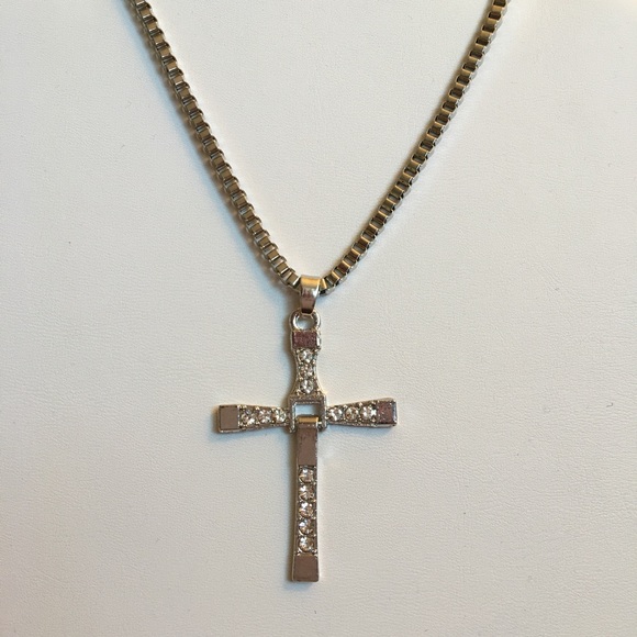Dominic Toretto’s Cross Pendant - Picture 2 of 8